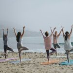 Yoga-Kurs in einem hellen Studio. Foto: Unsplash